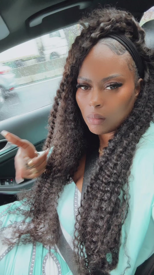 Peruca com banda encaracolada 2