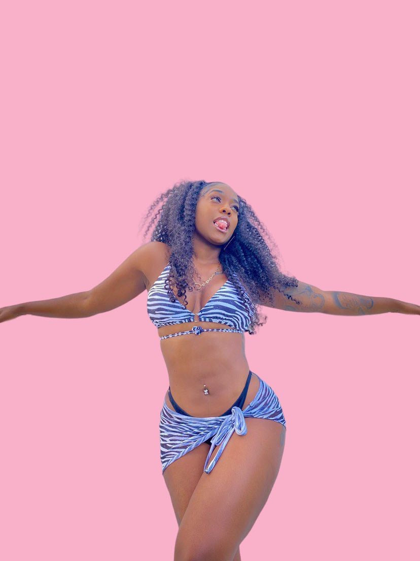 Peruca com banda encaracolada - Soraia ramos